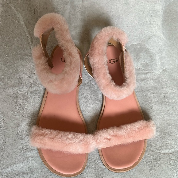 UGG sandals - Picture 1 of 4